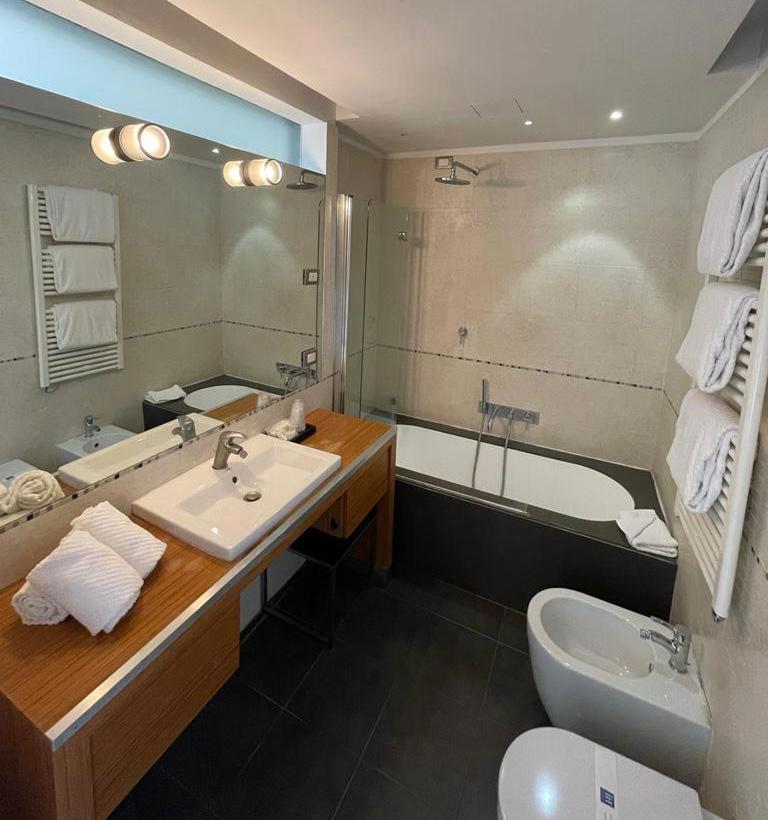 Ih Hotels Milano Centrale Guest House Екстериор снимка